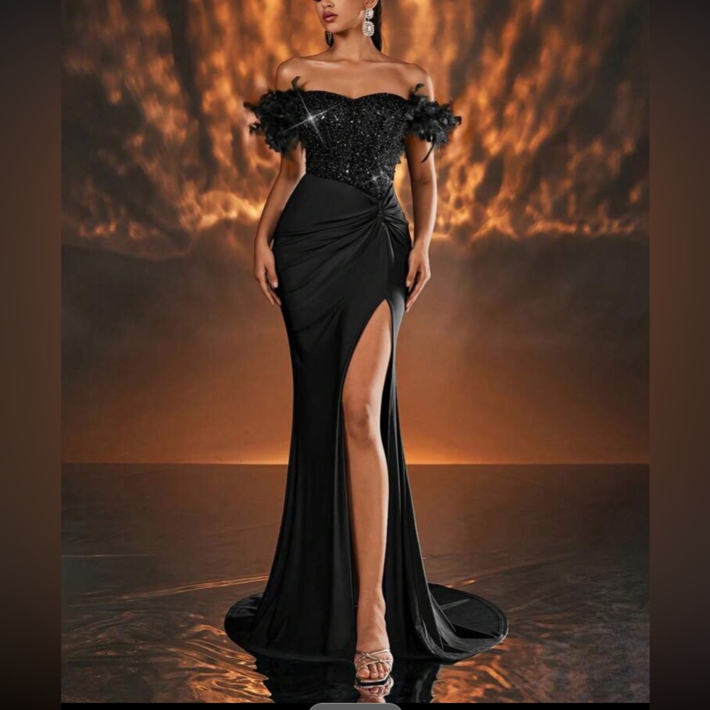 Elegant Black Off Shoulder Feathered Mermaid Hem lEvening Dress